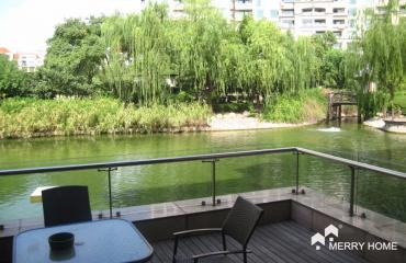 Fabulous villa for rent at Shimao Lakeside Garden